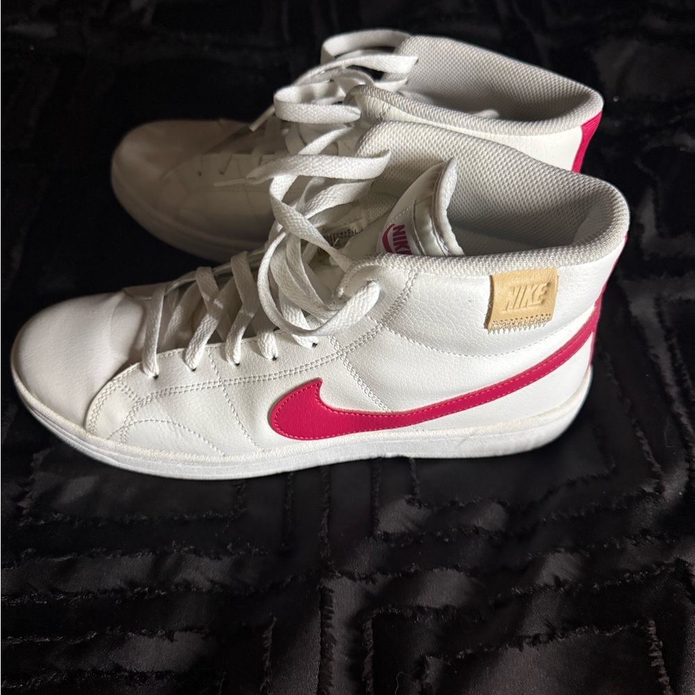 Nike Women's White and Pink Sneakers